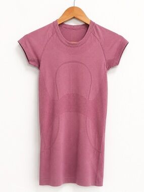 Lululemon Swiftly Tech Short Sleeve Crew
Figue Shirt Size 2